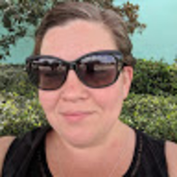 Meet your Posher, Kristine - Picture 1 of 1